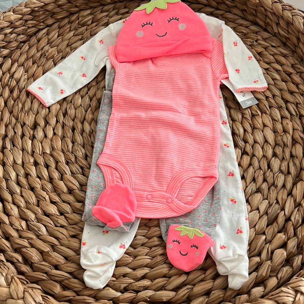 Carter’s little baby basics 4 piece set